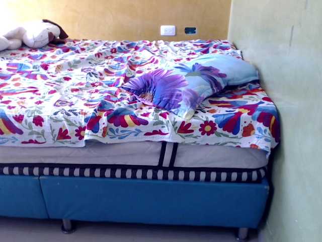 mia-naughty live webcam show