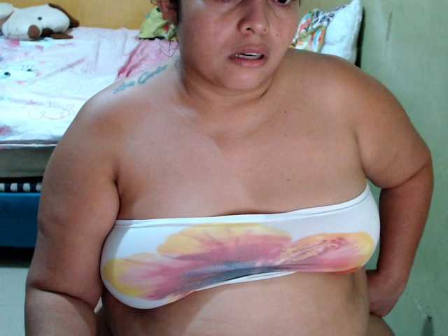 mia-naughty live cam on BongaCams