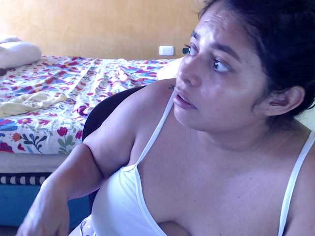 mia-naughty live cam on BongaCams