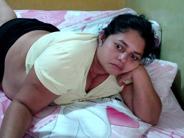 mia-naughty live cam on BongaCams