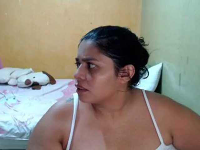 mia-naughty live cam on BongaCams