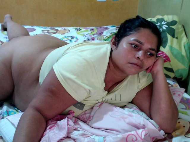 mia-naughty live cam on BongaCams