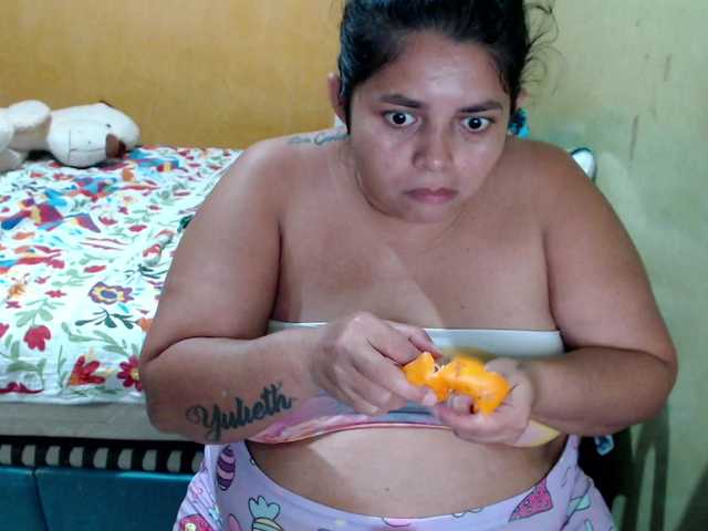 mia-naughty live cam on BongaCams