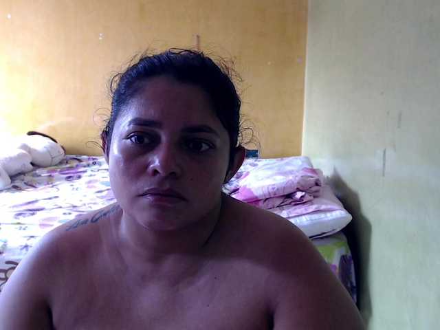 mia-naughty live cam on BongaCams
