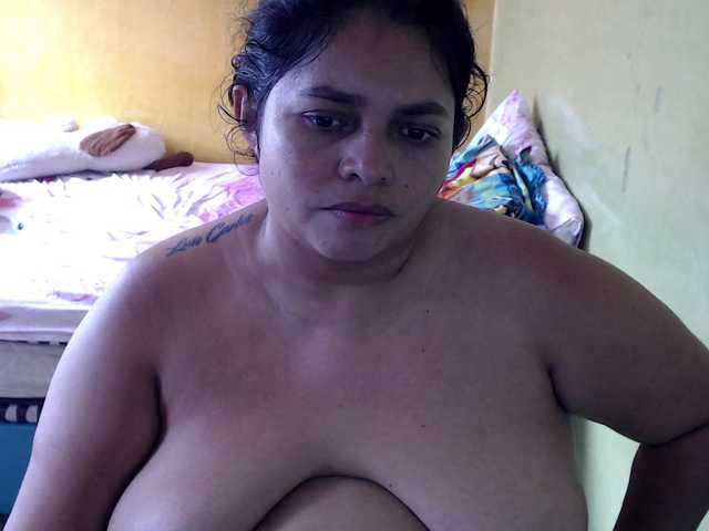 mia-naughty live cam on BongaCams