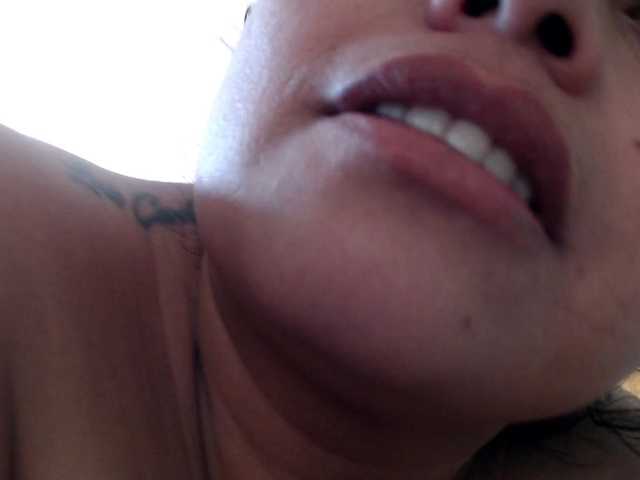 mia-naughty live cam on BongaCams