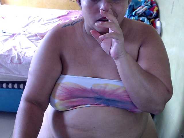 mia-naughty live cam preview