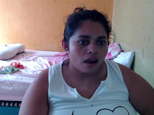 mia-naughty live cam preview