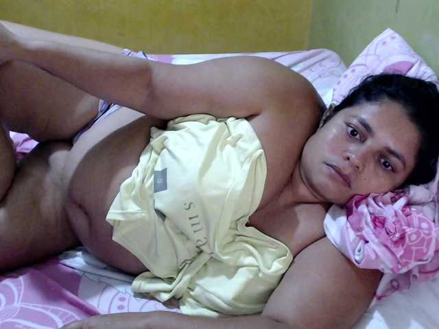 mia-naughty live cam on BongaCams
