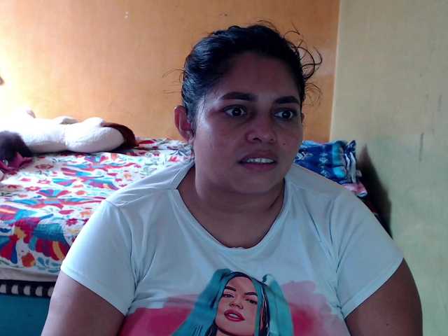 mia-naughty live cam on BongaCams