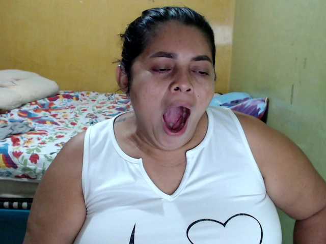 mia-naughty live cam on BongaCams
