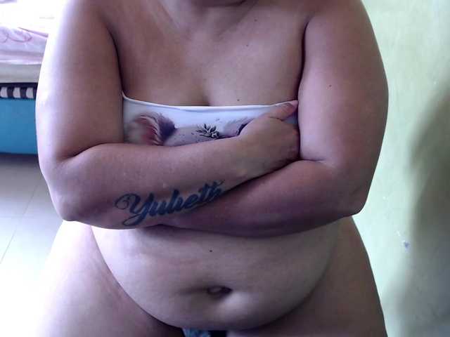 mia-naughty live cam on BongaCams