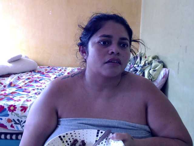 mia-naughty live cam on BongaCams