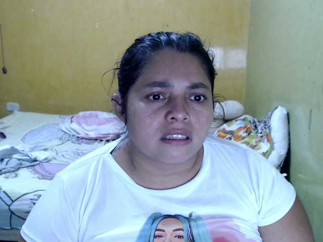 mia-naughty live cam on BongaCams