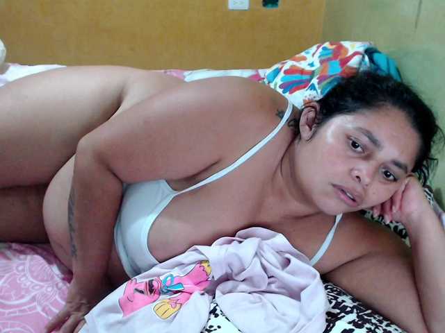 mia-naughty live cam on BongaCams