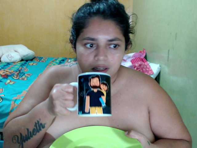 mia-naughty live cam on BongaCams