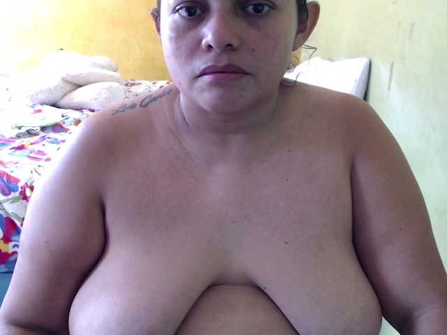 mia-naughty live cam on BongaCams