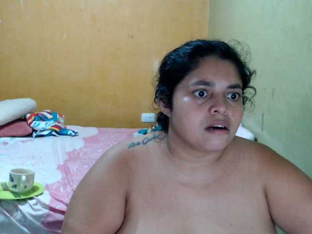 mia-naughty live cam preview
