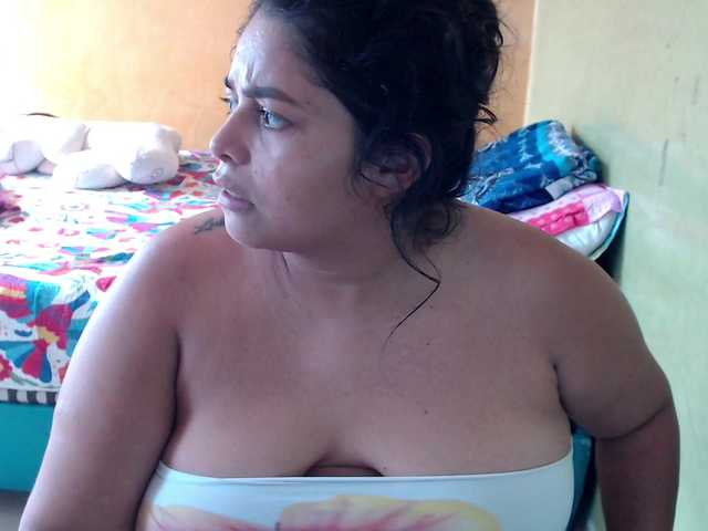 mia-naughty live cam on BongaCams