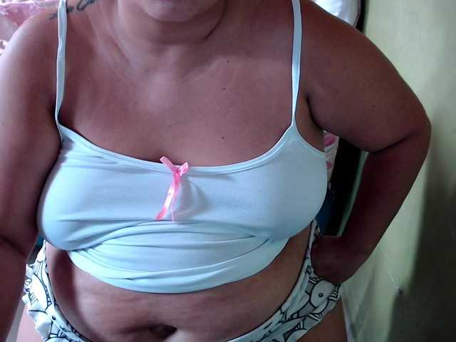 mia-naughty live cam on BongaCams