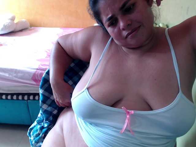 mia-naughty live cam on BongaCams