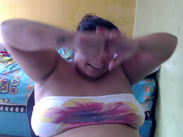 mia-naughty live cam preview
