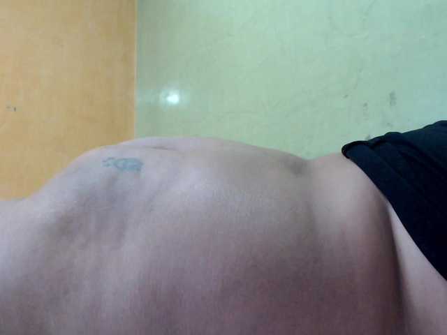 mia-naughty live cam on BongaCams