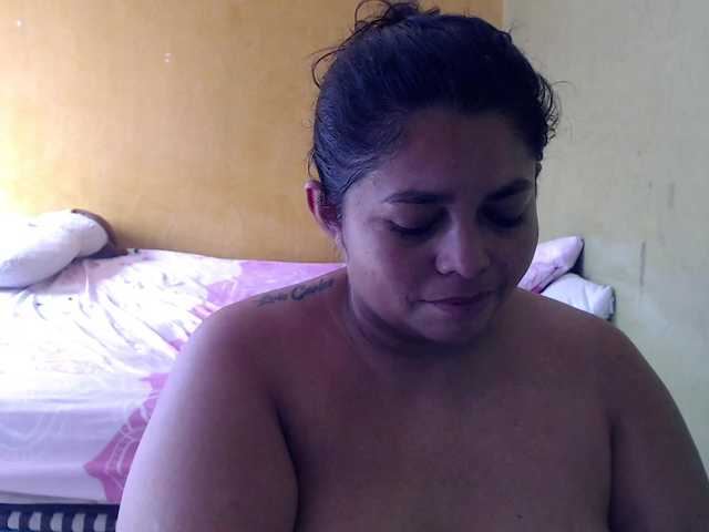 mia-naughty live cam preview