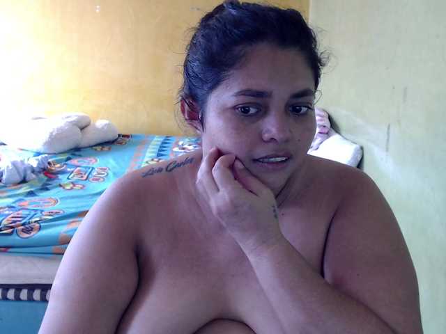 mia-naughty live cam preview