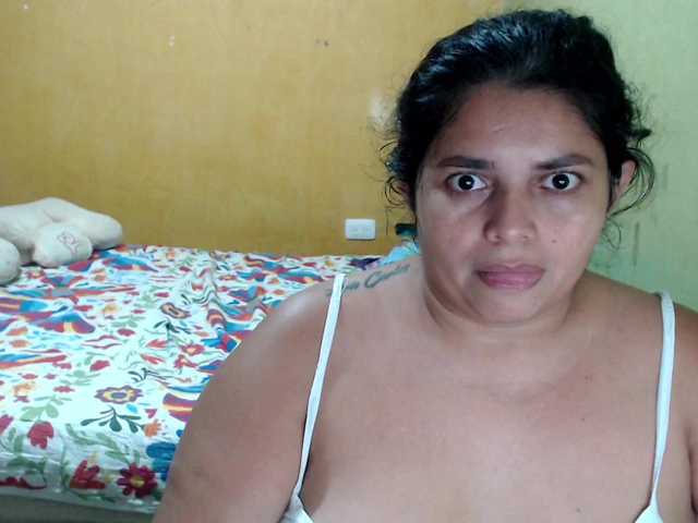 mia-naughty live cam on BongaCams