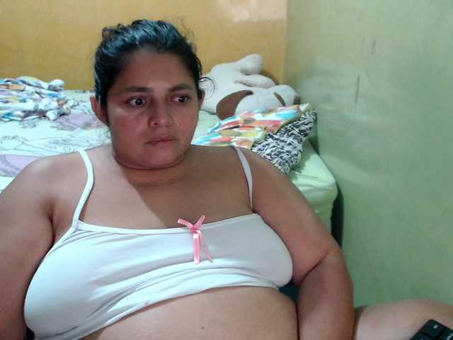 mia-naughty live cam on BongaCams