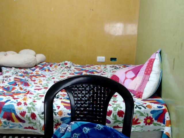mia-naughty Live Cam on BongaCams
