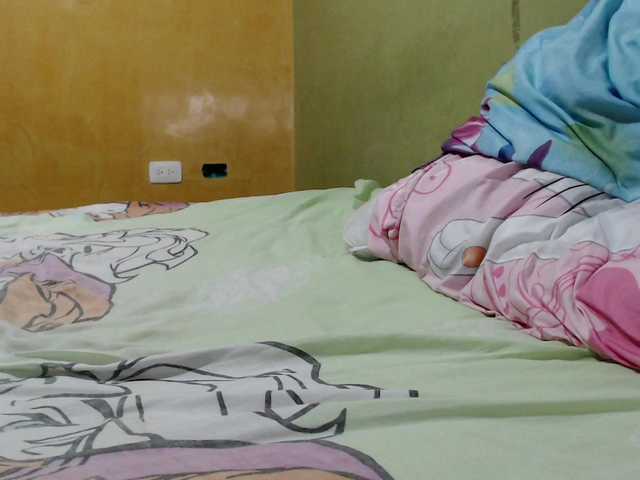mia-naughty live cam