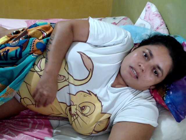 mia-naughty live cam on BongaCams
