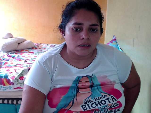 mia-naughty live cam on BongaCams