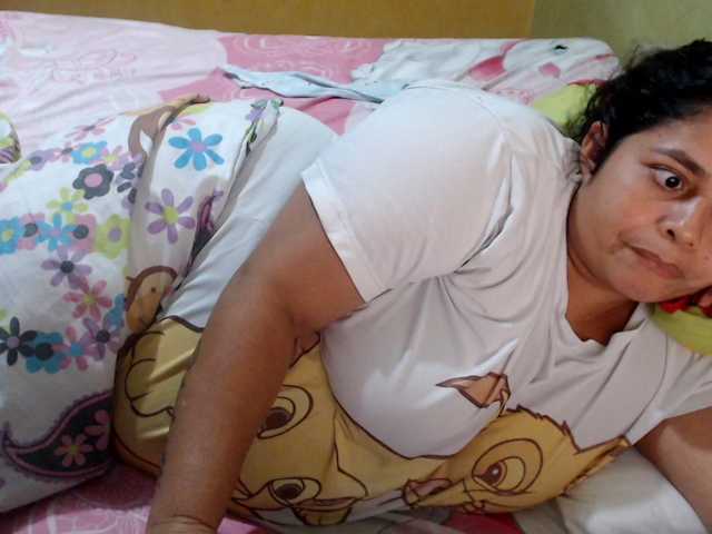 mia-naughty, en directo ahora en BongaCams