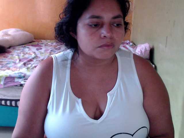 mia-naughty live cam