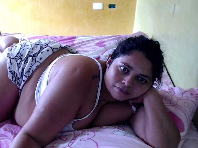 mia-naughty live cam on BongaCams