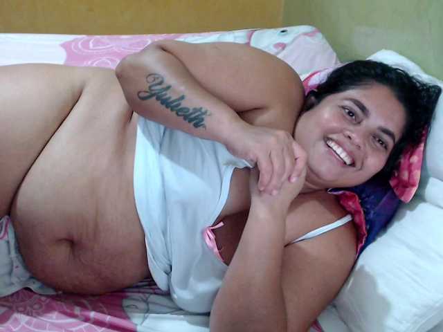 mia-naughty live cam preview