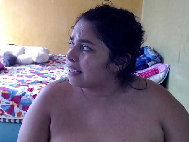 mia-naughty live cam on BongaCams