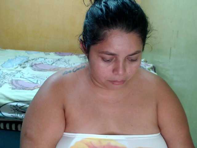 mia-naughty live cam on BongaCams