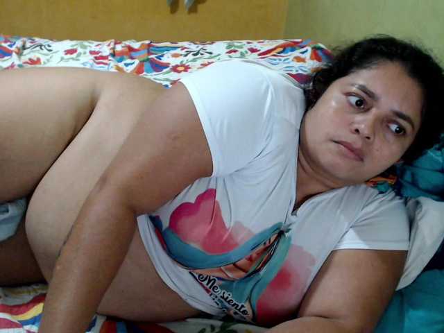 mia-naughty live cam on BongaCams