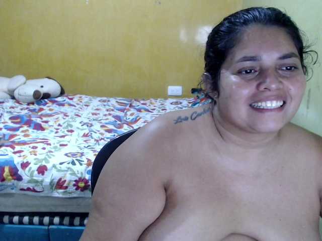 mia-naughty live cam on BongaCams