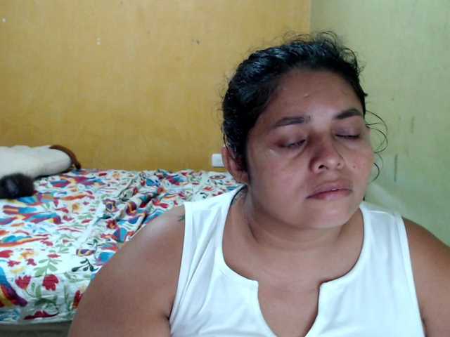 mia-naughty live cam on BongaCams
