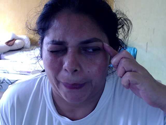 mia-naughty live cam