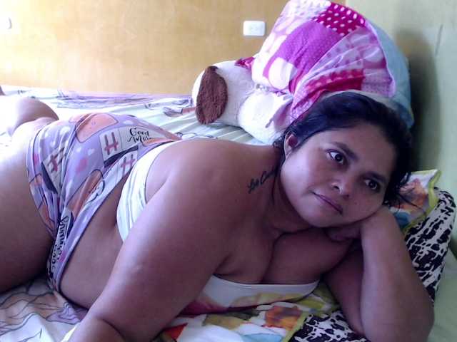 mia-naughty live cam on BongaCams