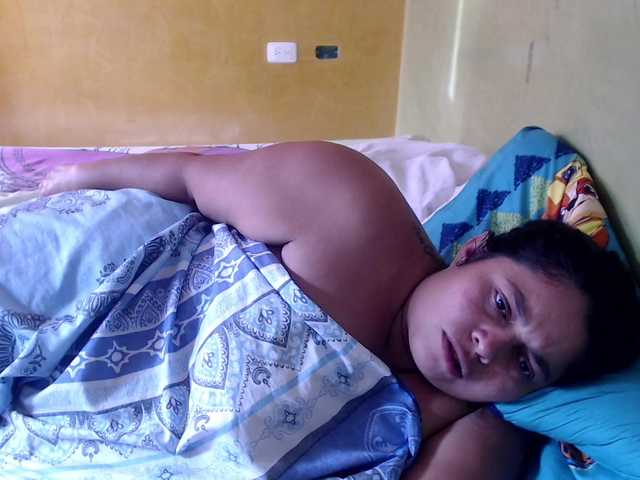 le modèle mia-naughty est en webcam porno dans un show sur le site bongacams, il possède les tags suivants: Indian,Brunette,Hairy