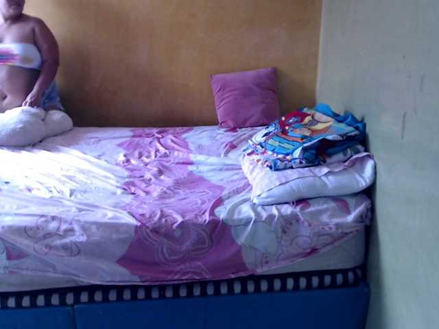 mia-naughty live cam on BongaCams