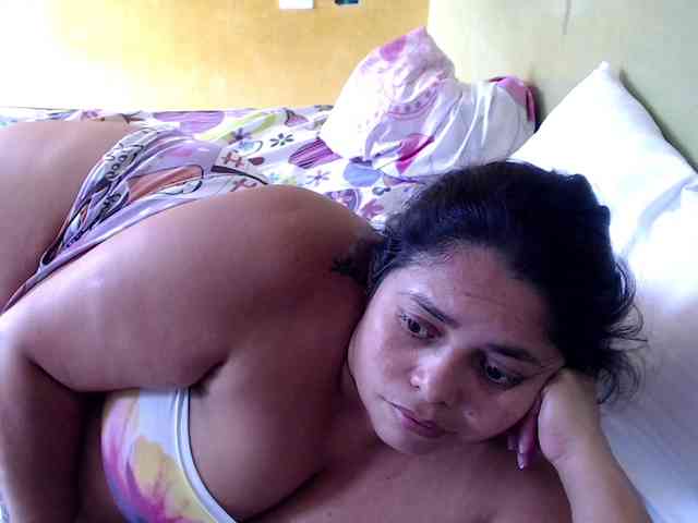 mia-naughty webcam