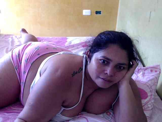 mia-naughty webcam